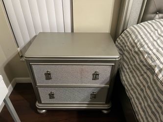 Dresser, 2 nightstands and frame