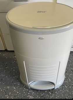 Free Dekor PLUS Diaper Trash Pail