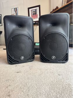Pair (2) of Mackie C200’s - 500 watts peak