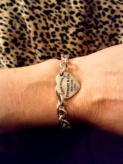 *In GREAT shape!!* Authentic heart shaped Tiffany's charm bracelet in sterling silver