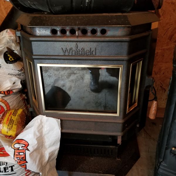 Whitfield advantage 1 pellet stove with pellets for Sale in Olympia, WA
