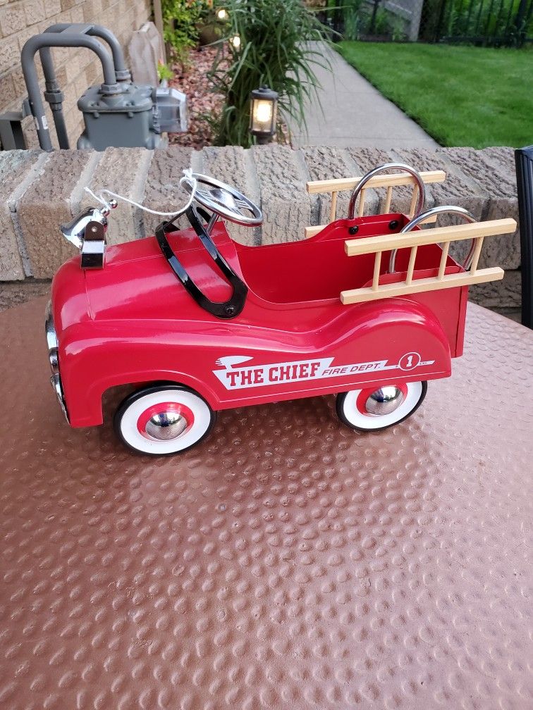 Metal Fire Engine Shelf Decor