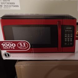 Hamilton Beach Microwave Oven *MOVING SALES*
