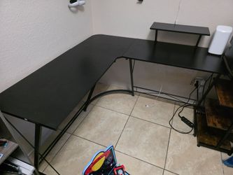 L-Shape Gaming Desk $40