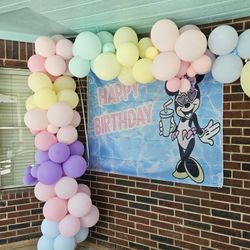 Balloon Arch And Minnie Mouse Happy Birthday Banner