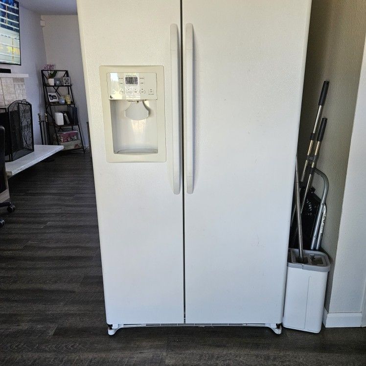 GE Side By Side Refrigerator