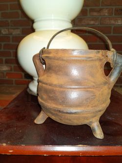 Antique Little Cauldron !