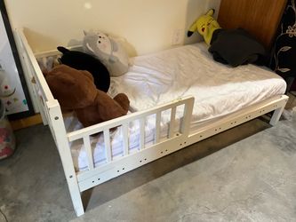 Toddler bed with Mattress