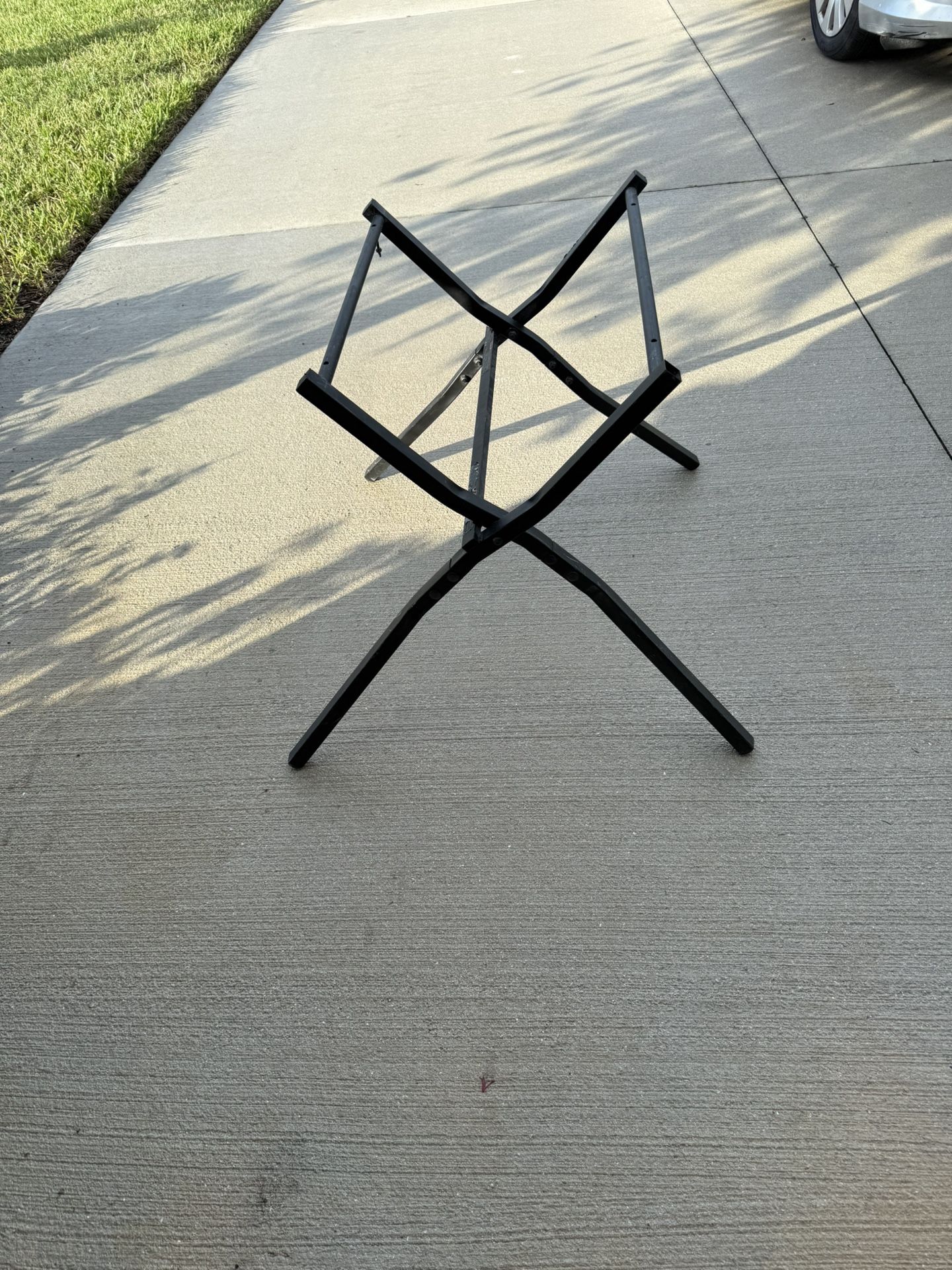 Saw stand
