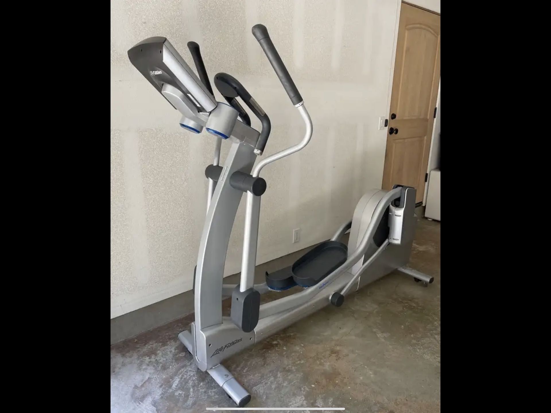 Life Fitness Elliptical X8 - Pristine Condition