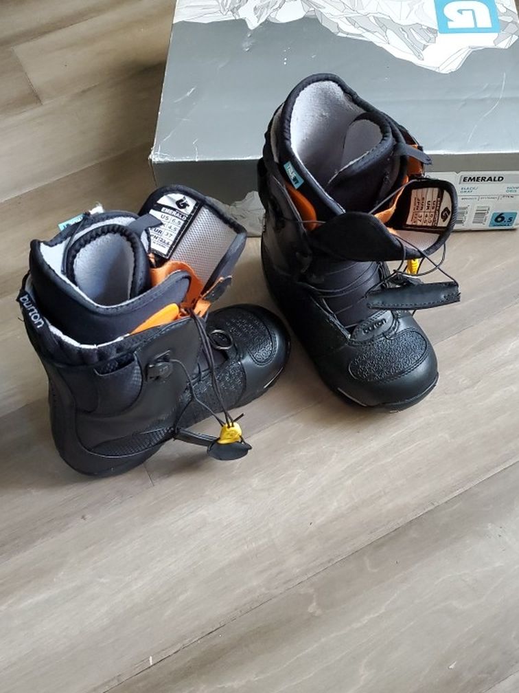 Snowboard Boots Women 6.5 Burton