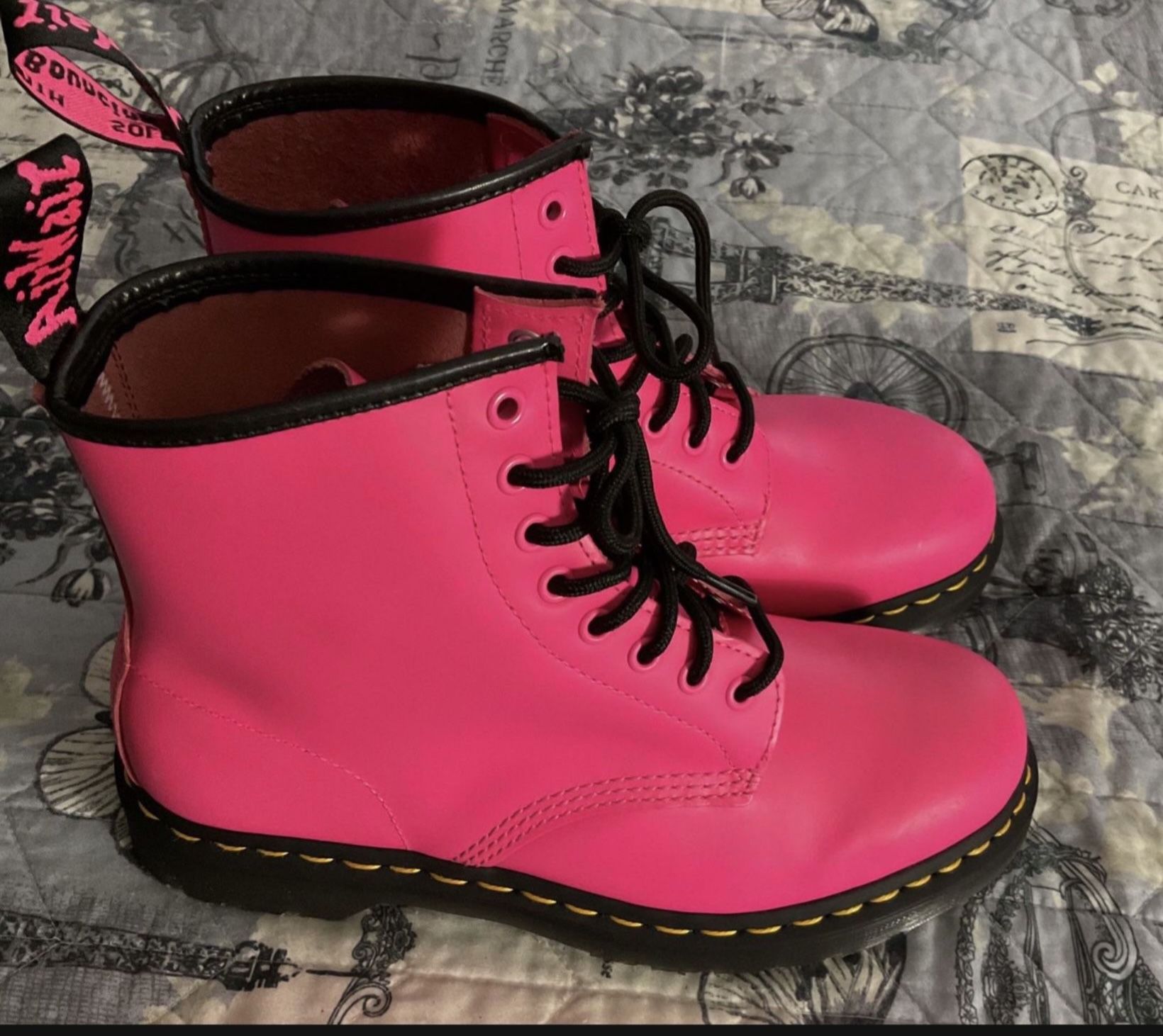 New Dr Martens Boots Women 