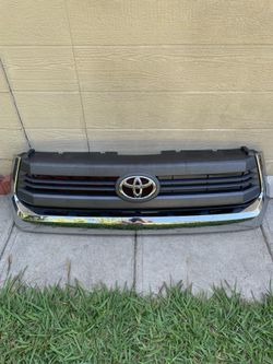 2014~2017 Toyota Tundra OEM Front Bumper Upper Grille Chrome 53111