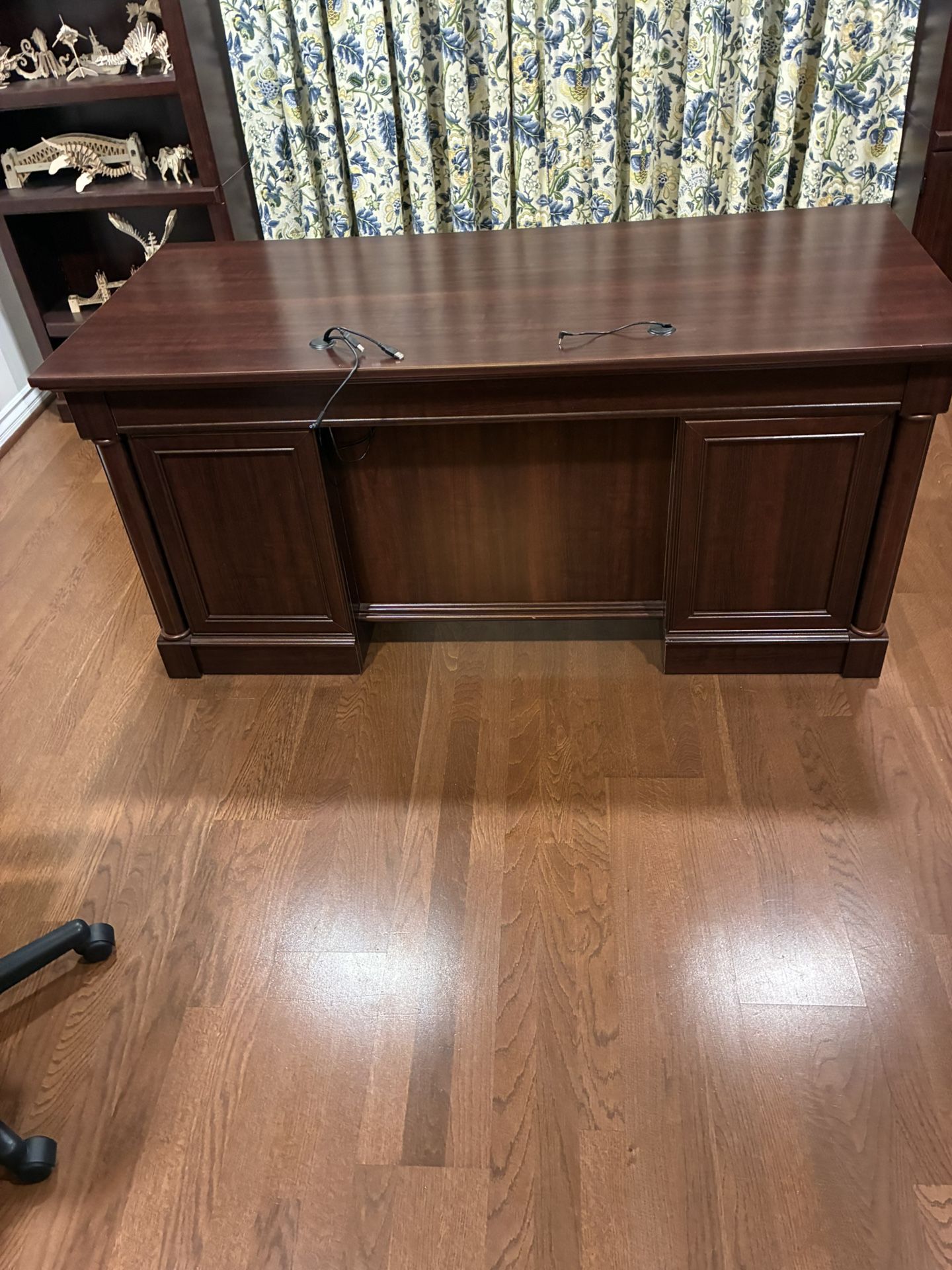 Cherry Wood Desk In Great Condition 