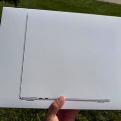 Apple - MacBook Air 15-inch Laptop - M5 chip with 10-core CPU and 10-core GPU - 16GB Memory - 512GB SSD 