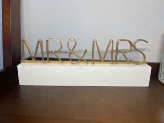 Mr & Mrs Sign