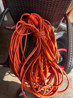 EXTENSION CORD