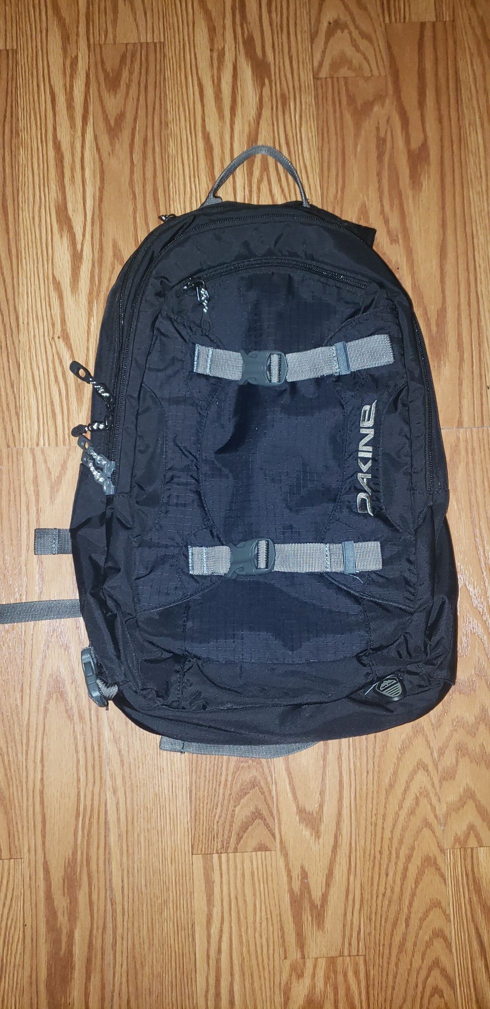 Dakine Baker Snow backpack 16L holds skateboard or snowboard