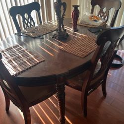 Dining room Table/chairs