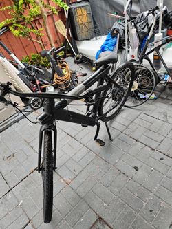 Electric bird bike and good condition just missing charger has four battery asking 180 make me an offer