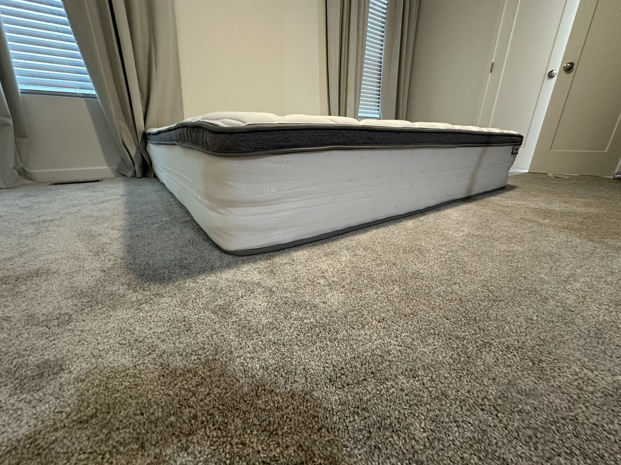 Queen Mattress - Like New - FREE
