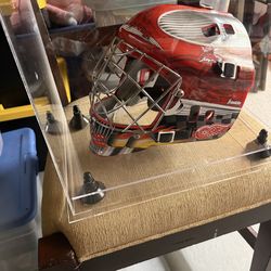 Detroit Redwings  goalie mask helmet with display case