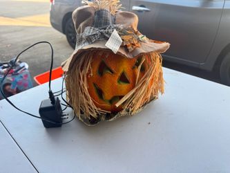 Light-Up Halloween Jack-O-Lantern Scarecrow Decoration