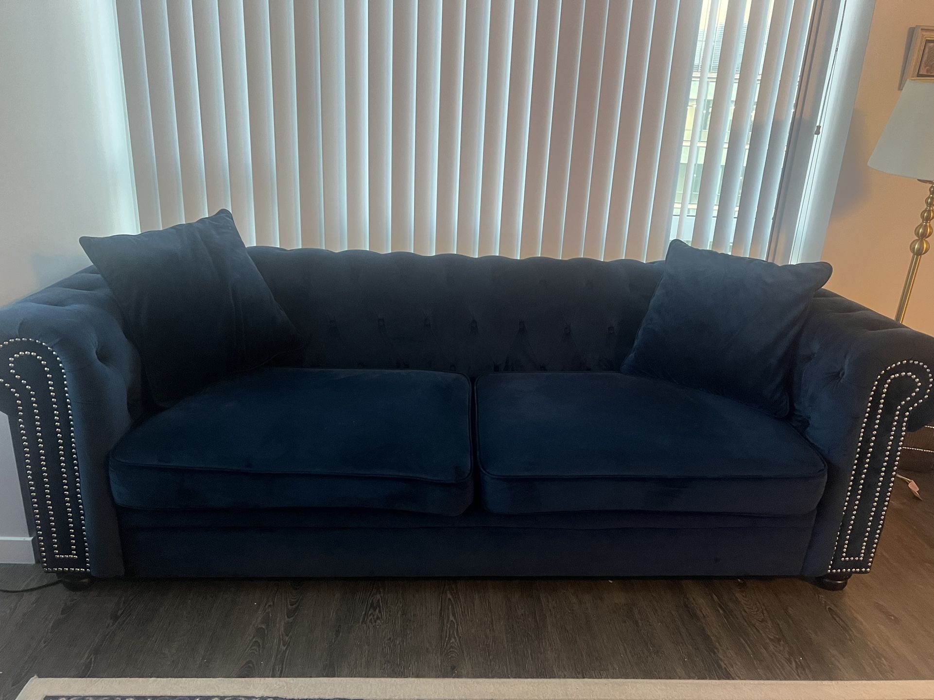 Blue Tufted Couch With FREE RUG