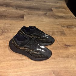 adidas Yeezy 700 V3 (9.5 no box)