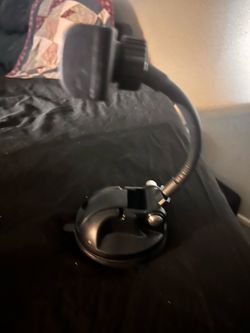 Windshield suction cell phone mount