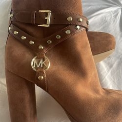 6. 5 Boots