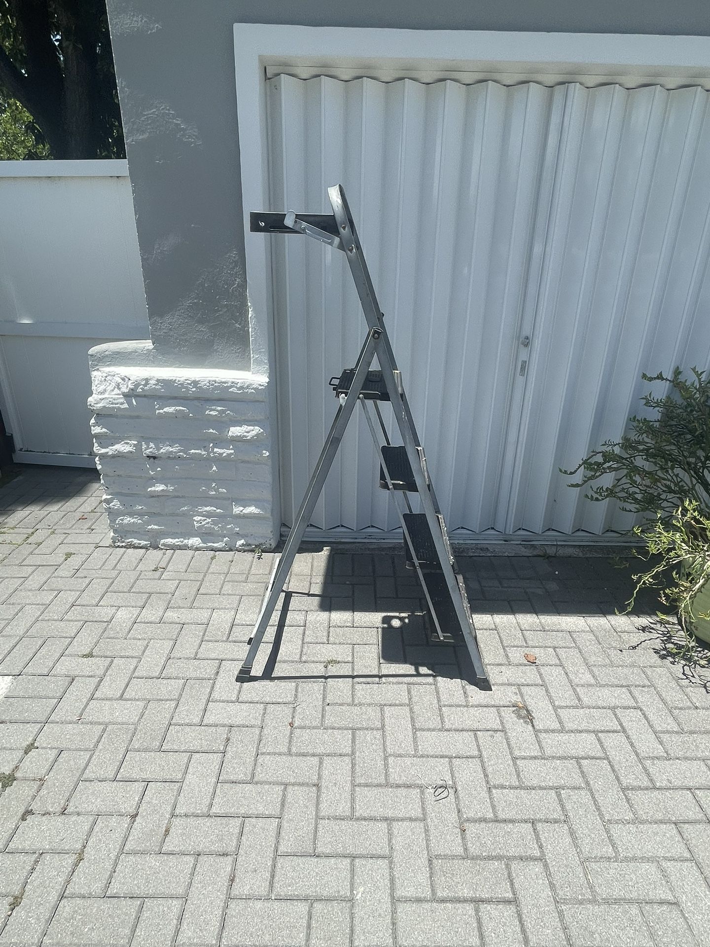Portable Foldable Ladder 