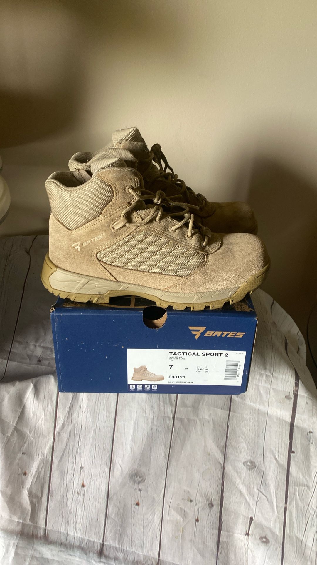 Used  Bates Men’s 7 composite Toe Work Boot