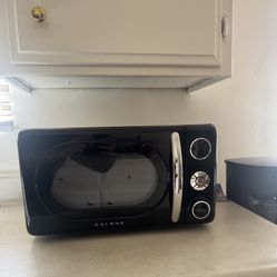 Black Galanz Microwave 
