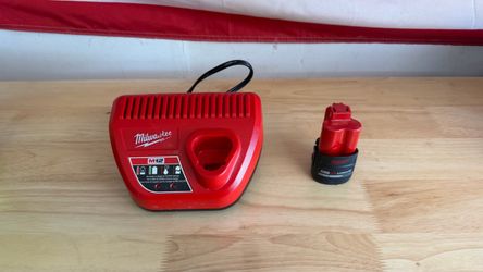 Milwaukee M12 Charger and 2.5Ah Battery