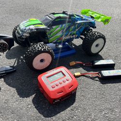 Traxxas E-Revo // Castle Mamba 6s Monster // Batteries & Charger Included 