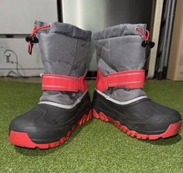 Youth snow boots size 6