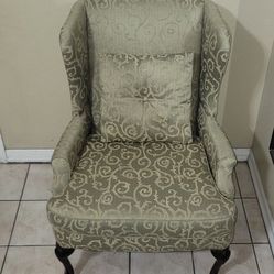 Vintage Wingback Accent Chair – Clean & Comfortable