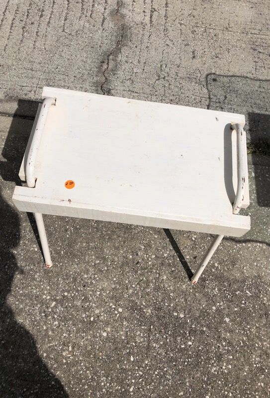 Little wood stool white