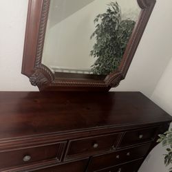 Queen Sleigh Bed Set 