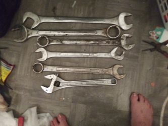 Big wrenches 1 3/8, 1 1/2, 1 5/8, 1 7/8, big crescent