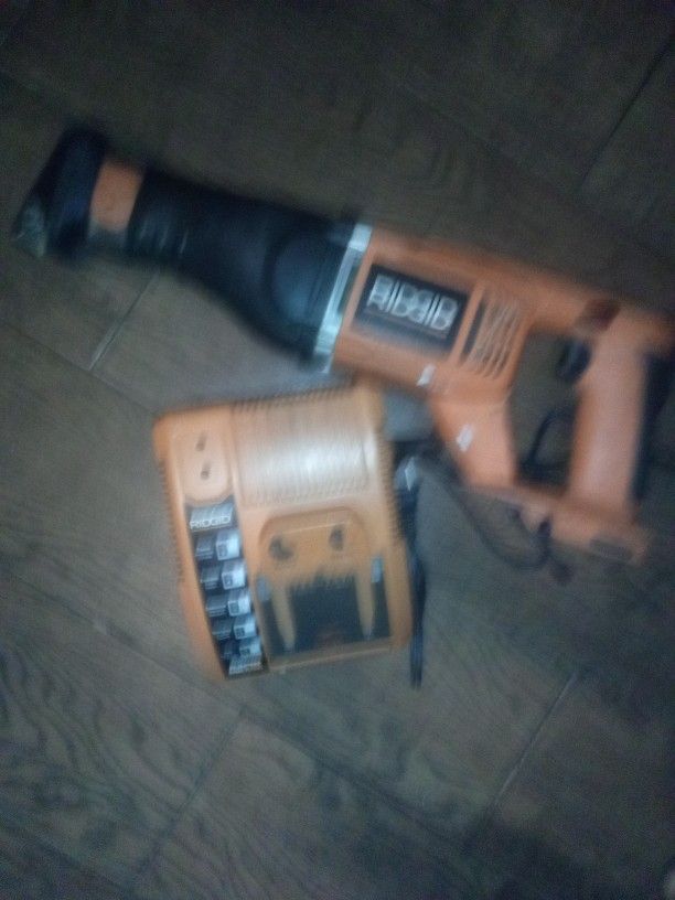 RIDGID CHARGER & SAW SAW