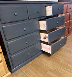 Nine drawers dresser