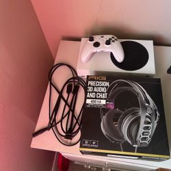 Xbox Series S - All Digital Gaming Console -1TB SSD - Includes Xbox Wireless Controller - 120FPS - R