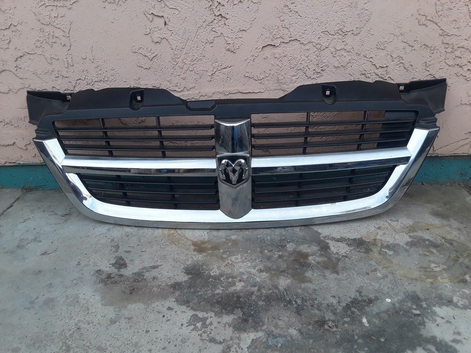Parrilla para Dodge gran caravan 208 y 210