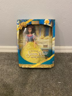 Disney Snow White Doll Figure Toy Vintage NEW IOB Mattel Rare Collectible