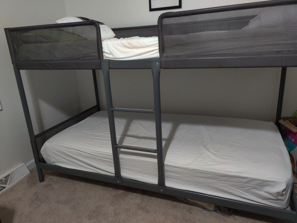 Bunk bed Twin