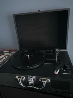 Record player with vinyls