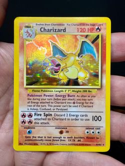 Pokemon - Charizard Base Set Unlimited - MP/HP