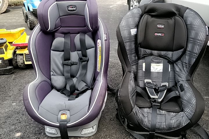 Child's car seats ($60 and $40) (2 available)